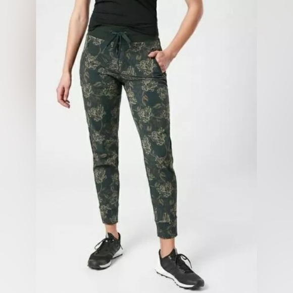 Athleta Trekkie North Printed Jogger-Terra Firma Olive-Size Sz 8 - Picture 1 of 11